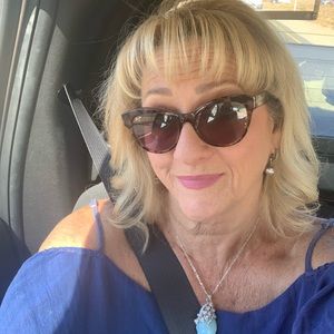 Meet your Posher, Laura